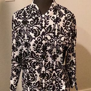 New with tags Tommy Bahama lightweight duster. Size large.